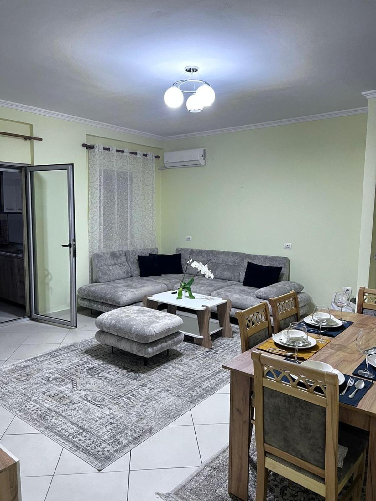 New Baazar Terrace Apartment Tiranë Ngoại thất bức ảnh