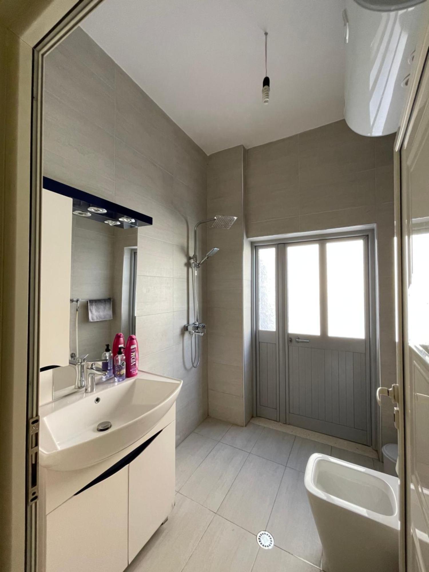 New Baazar Terrace Apartment Tiranë Ngoại thất bức ảnh