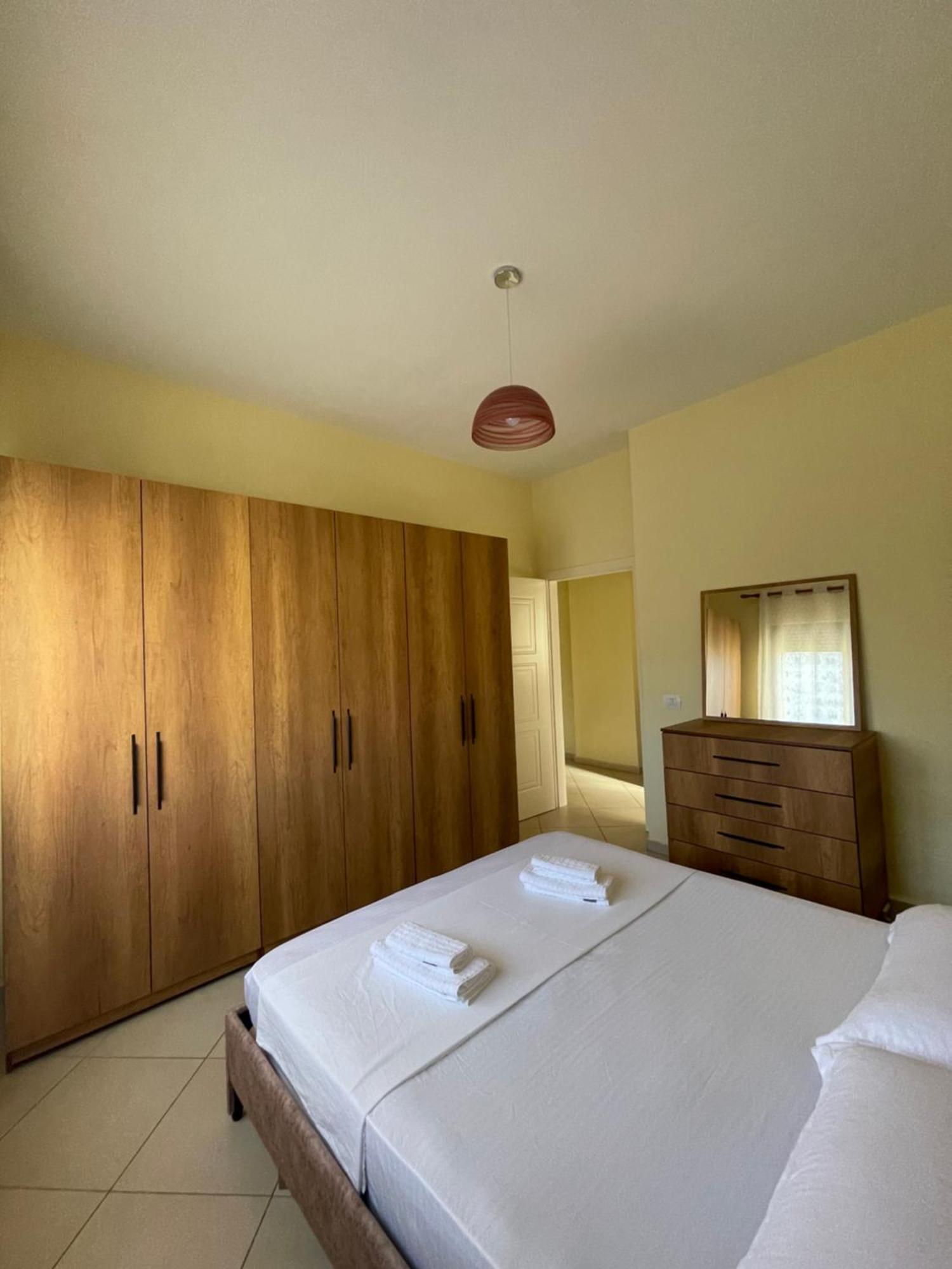 New Baazar Terrace Apartment Tiranë Ngoại thất bức ảnh