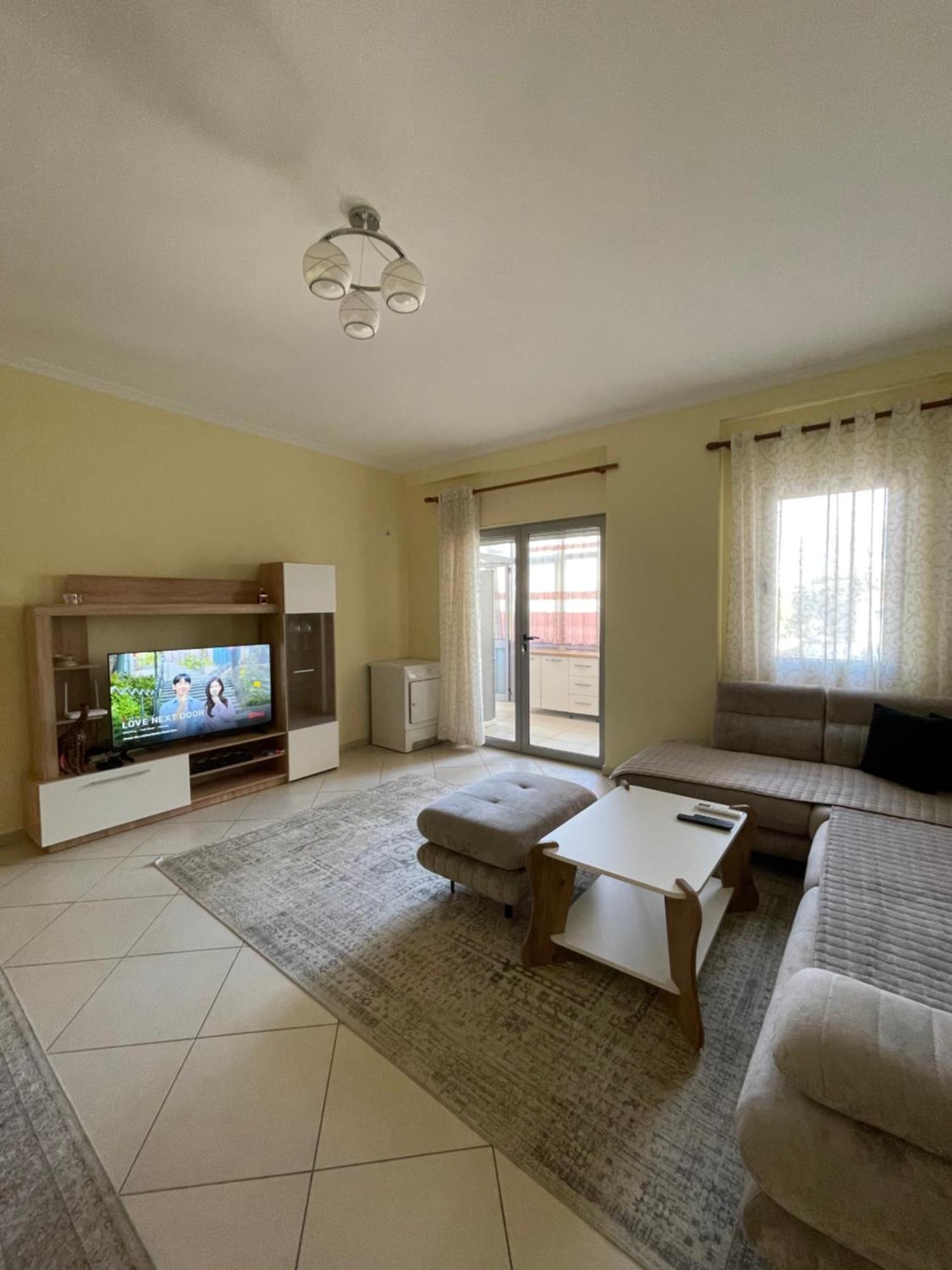 New Baazar Terrace Apartment Tiranë Ngoại thất bức ảnh